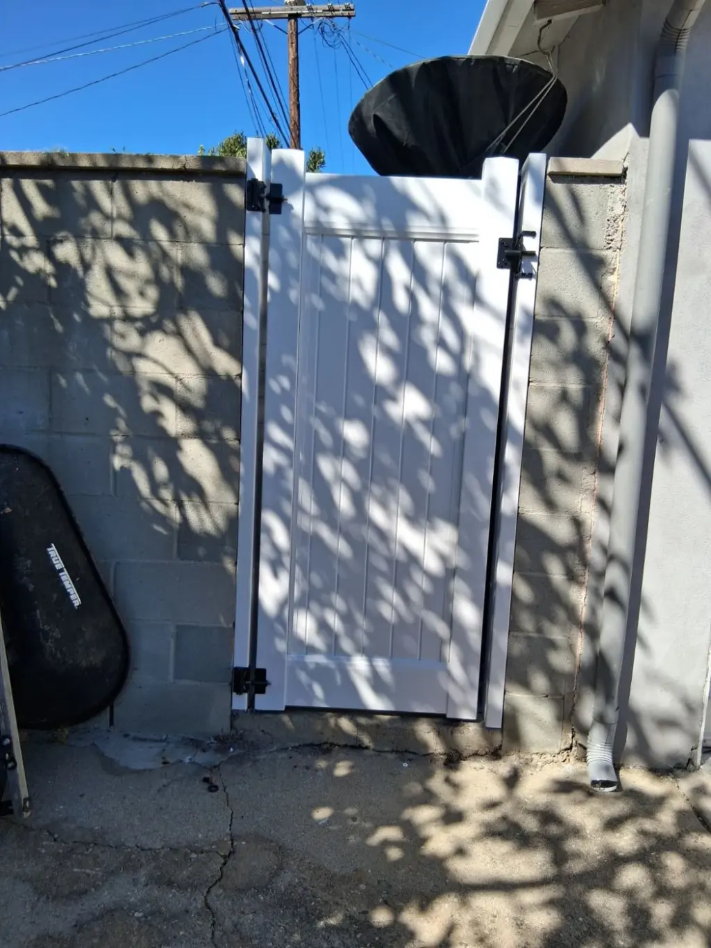 Vinyl walk gate between block walls
