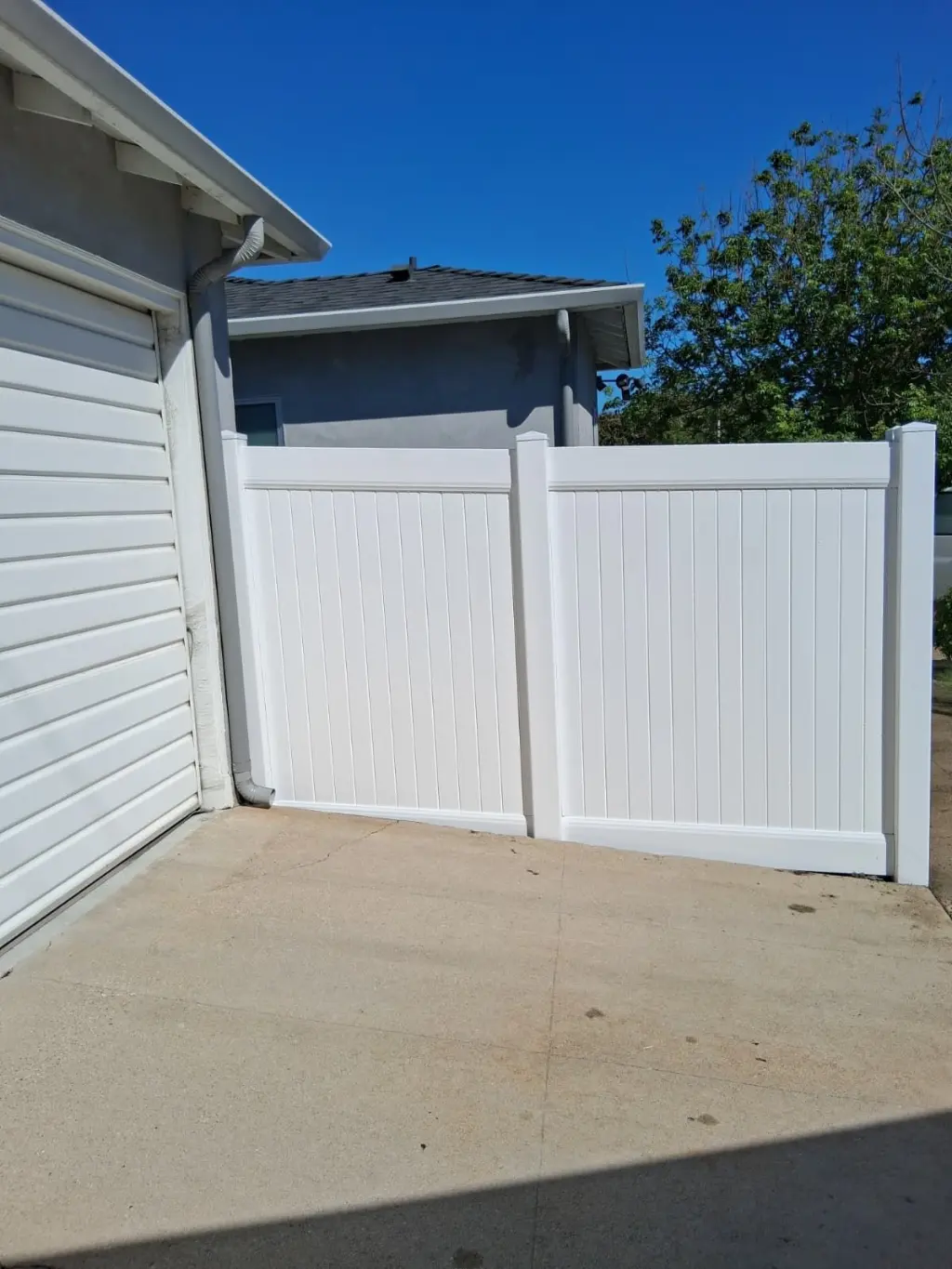 Vinyl fence beside a garage door